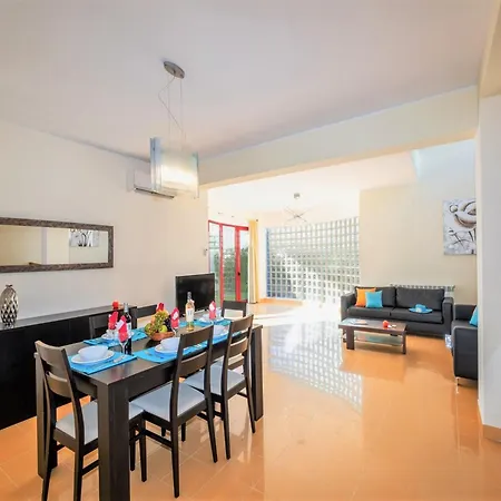 Holiday Home In Albufeira Near Marina אלבופיירה