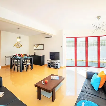 Acapulco 3-bed Pool *